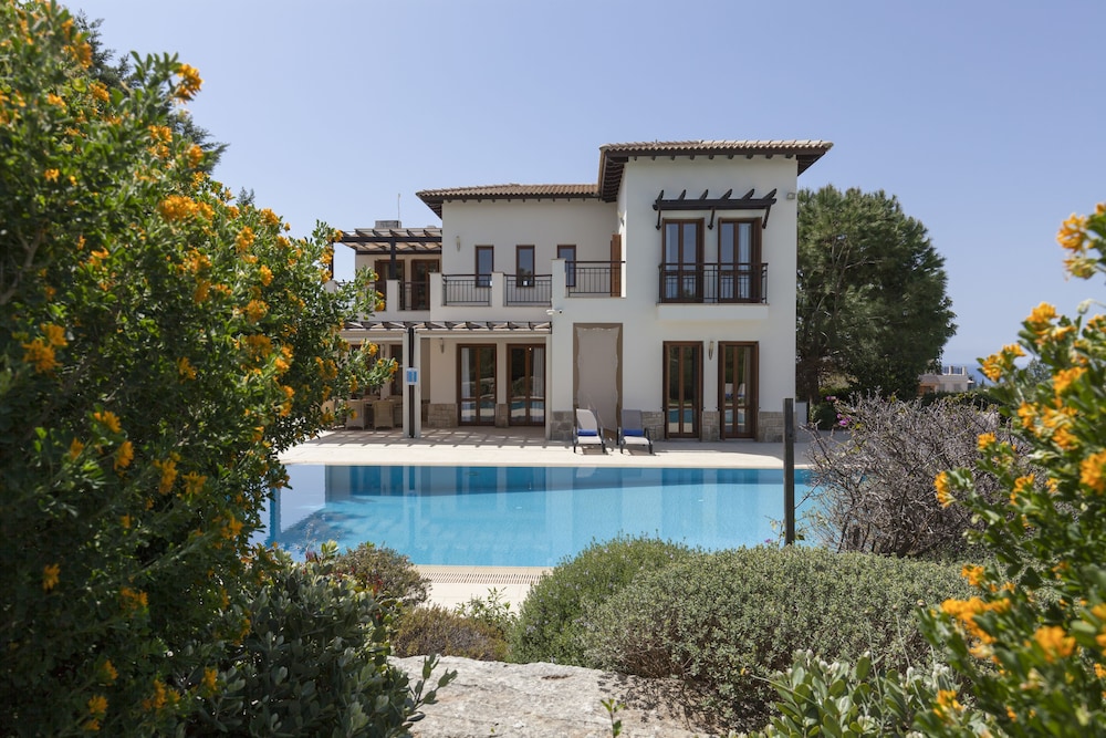 Aphrodite Hills Rentals - Superior Villas 2/50