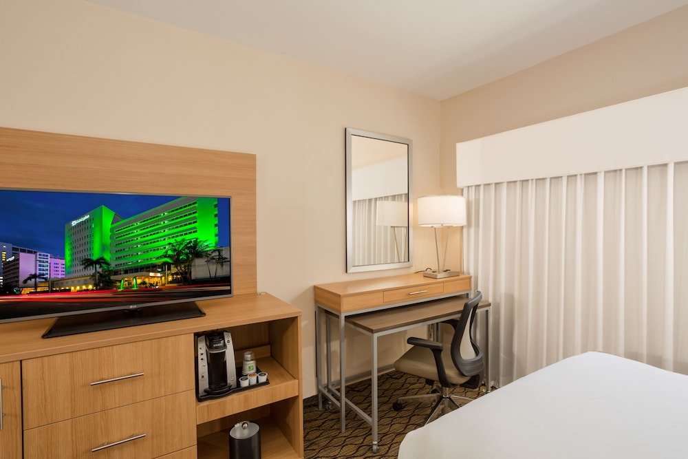 Holiday Inn Miami Beach Oceanfront Hotel 38/71