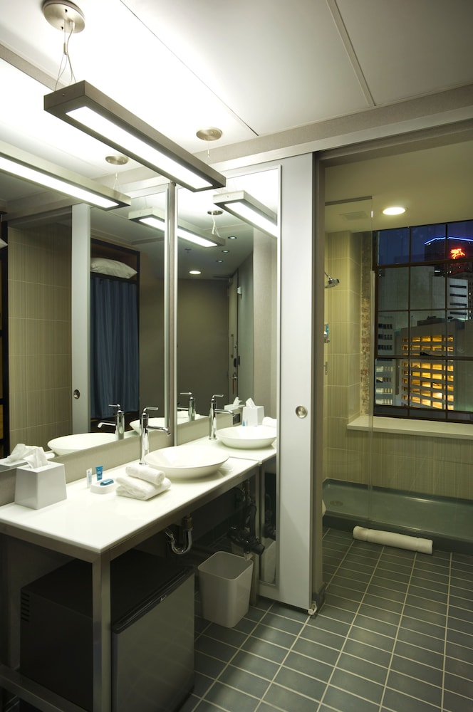 Aloft Dallas Downtown 9/49