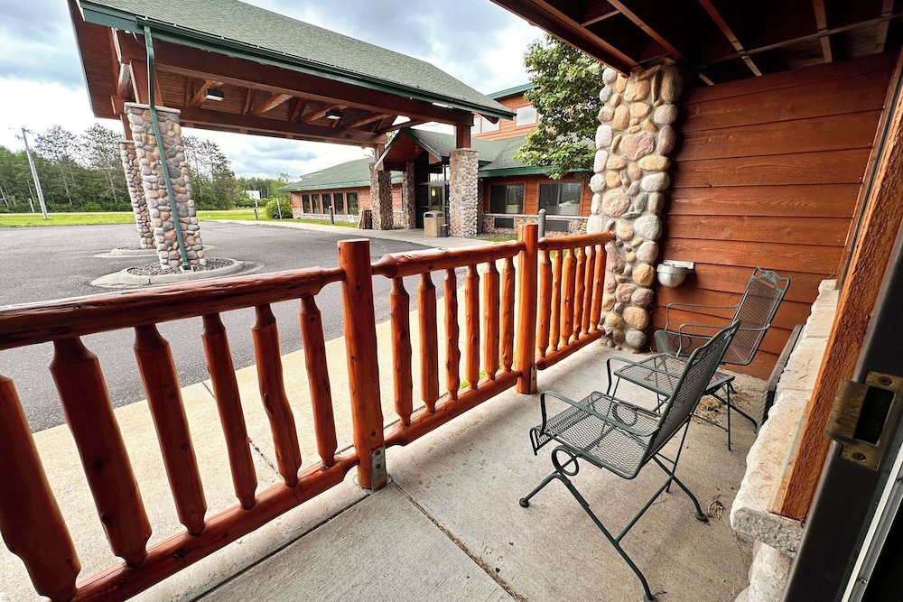 Shell Lake Lodge, a Travelodge by Wyndham 12/55