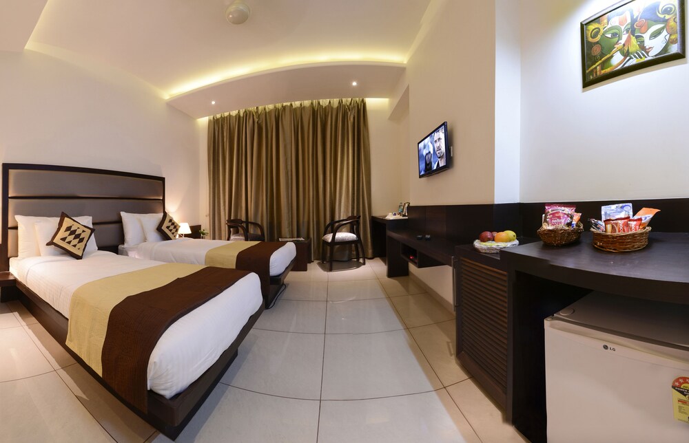 Taj Vilas 18/60