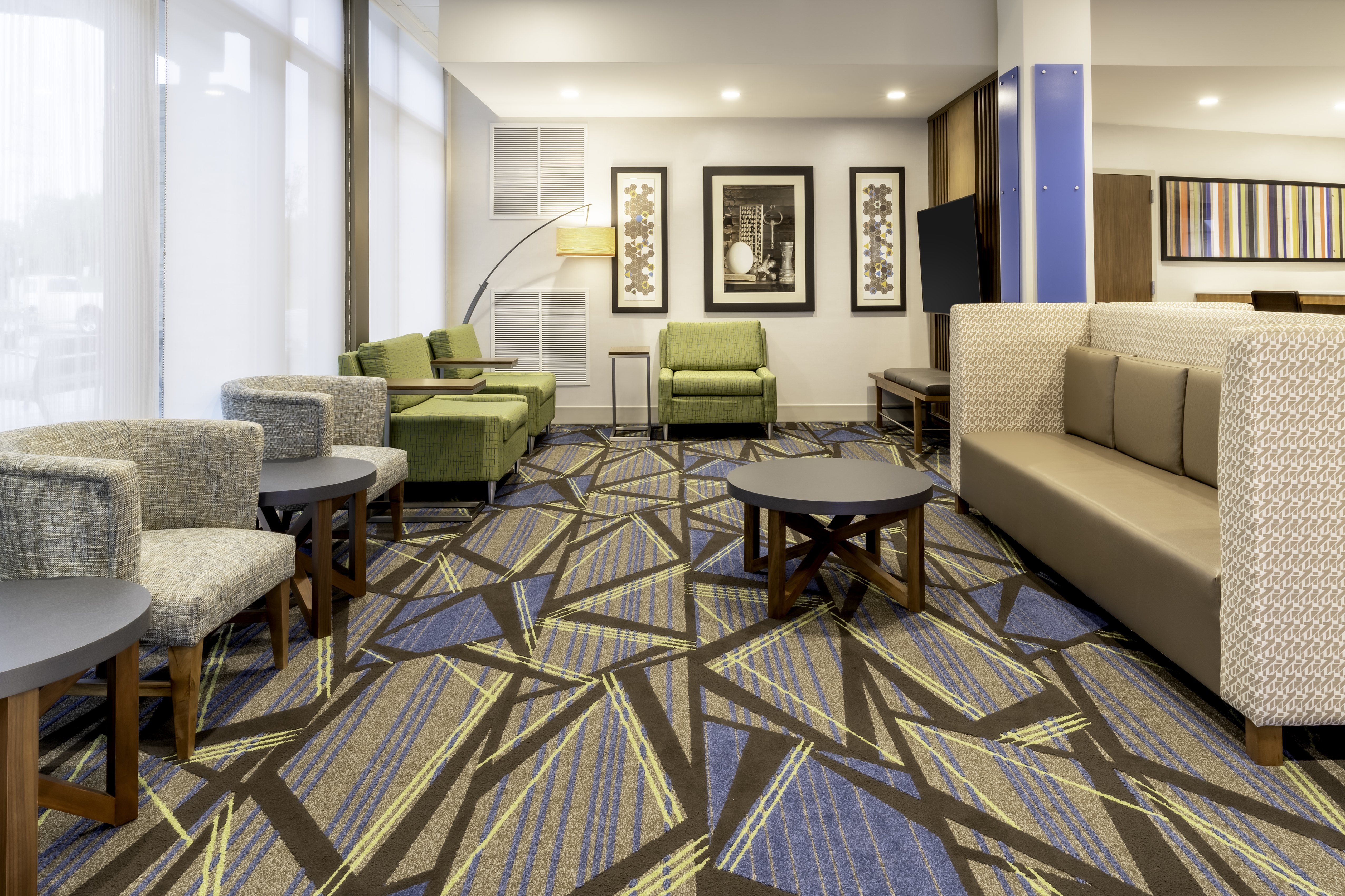 Holiday Inn Express & Suites Milwaukee - West Allis 36/61