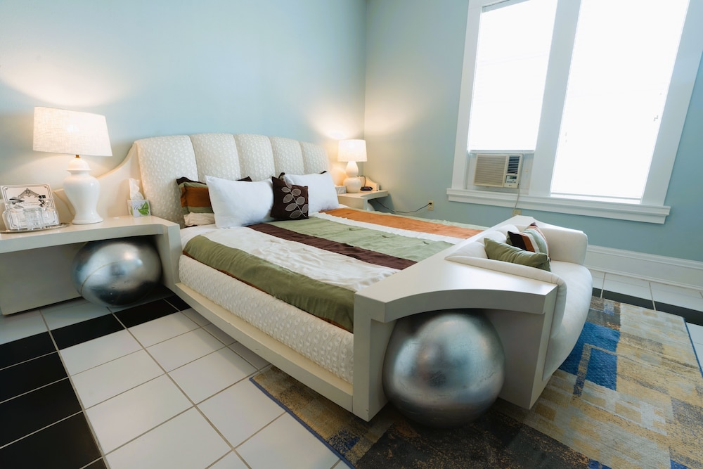 Oak Tree Hotel 35/80