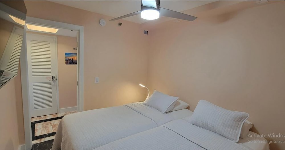 The Alexander All Suite Oceanfront Resort 36/50