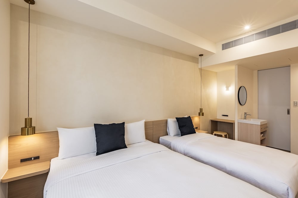 ROOM, TRIPLE