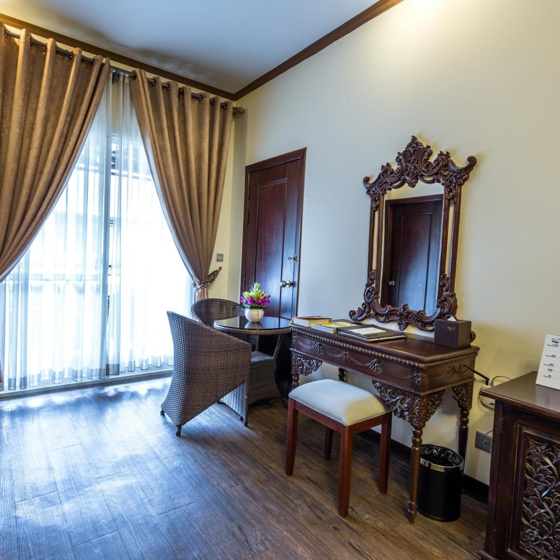 Bali Hotel 35/50