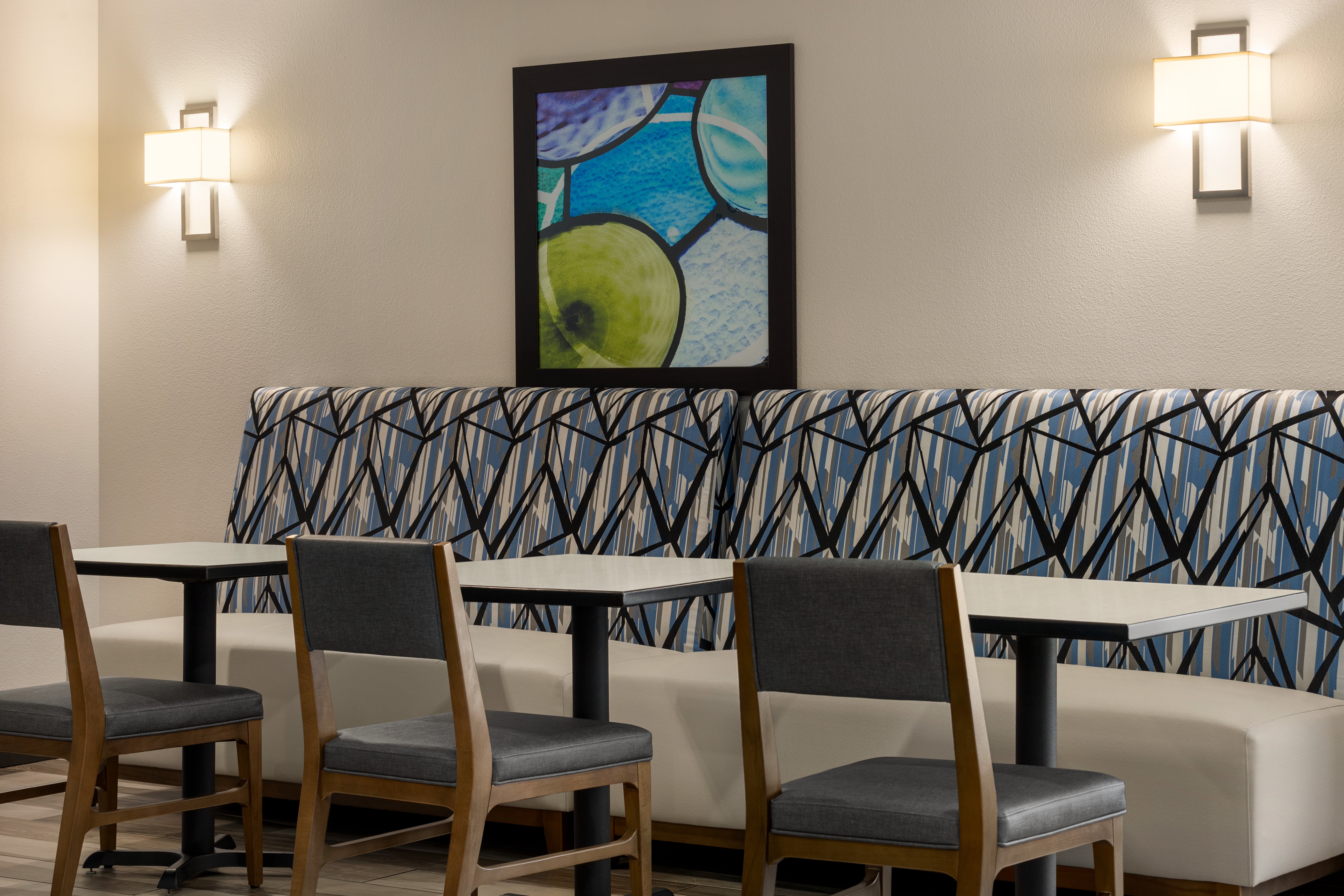 Holiday Inn Express Suites Colorado Springs Central 57/80