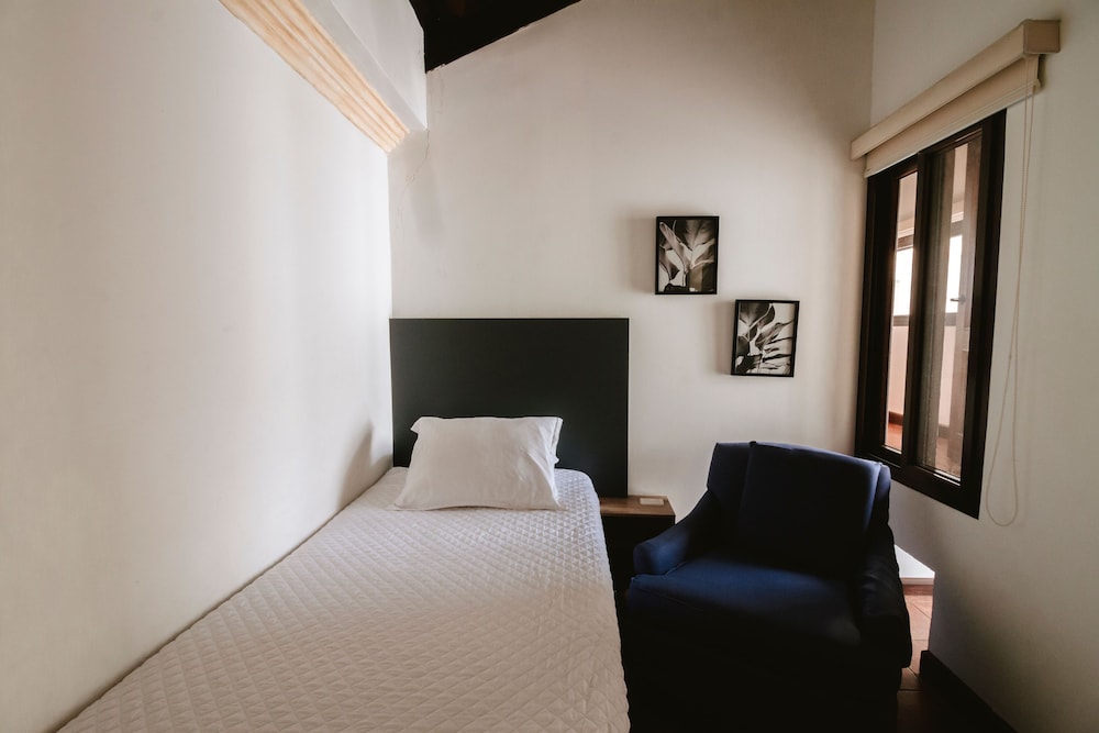 2 BEDROOMS, SUITE