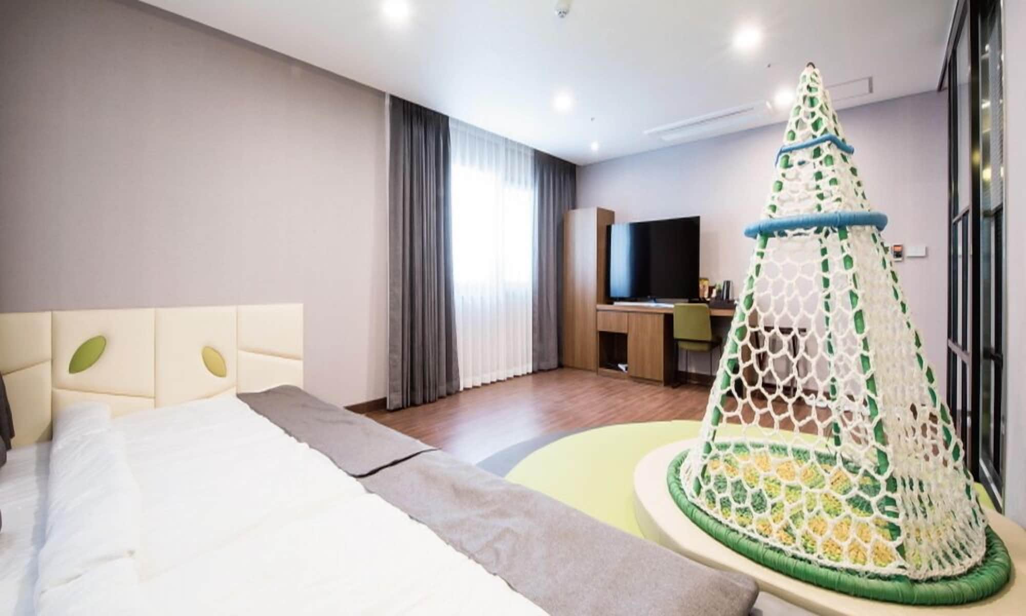 KIDS SUITE, PREMIUM
