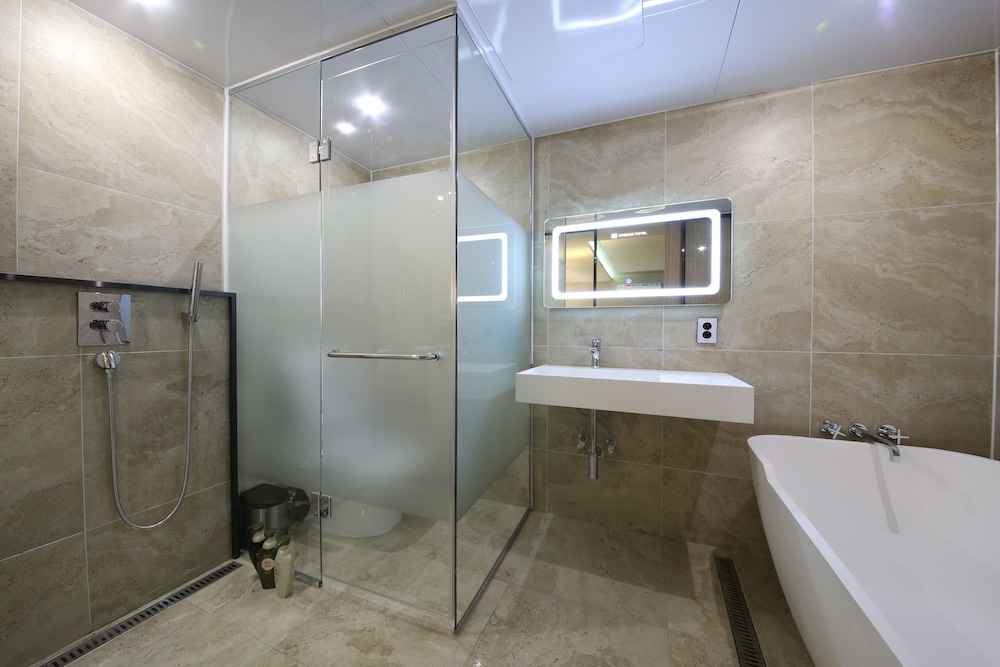 Avenue Hotel 32/41