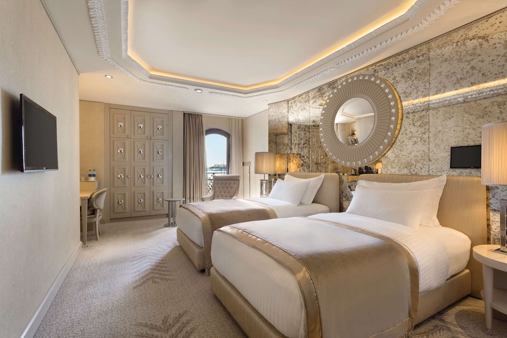 Wyndham Grand Istanbul Kalamis Marina 6/40