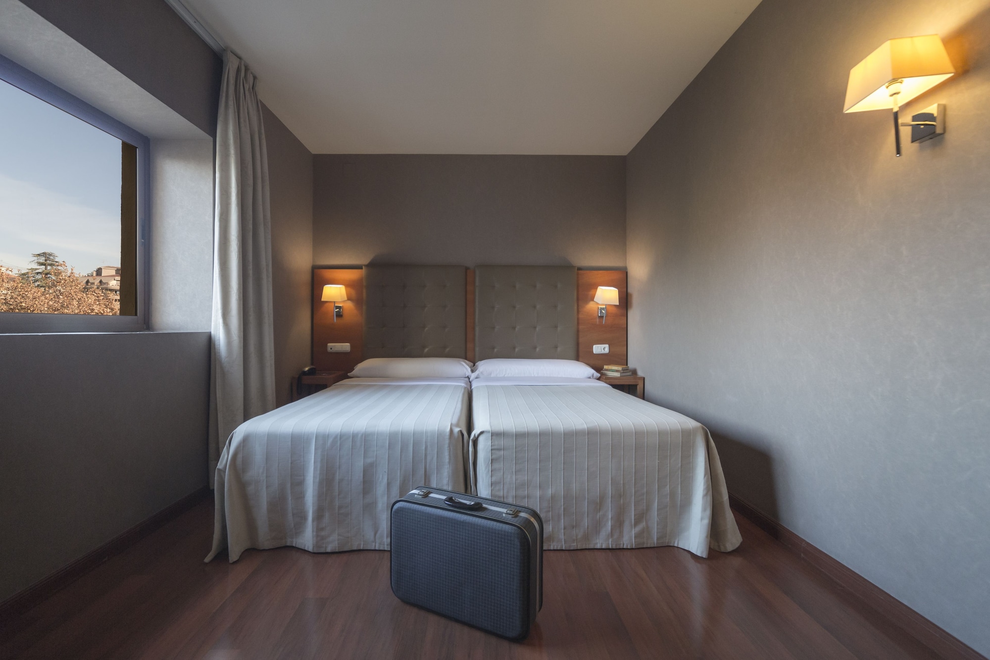ROOM, TWIN BEDS