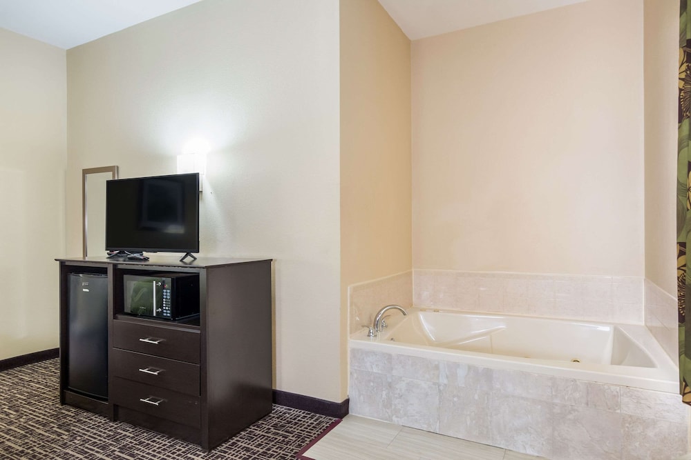 Quality Inn & Suites Caseyville - St. Louis 33/38
