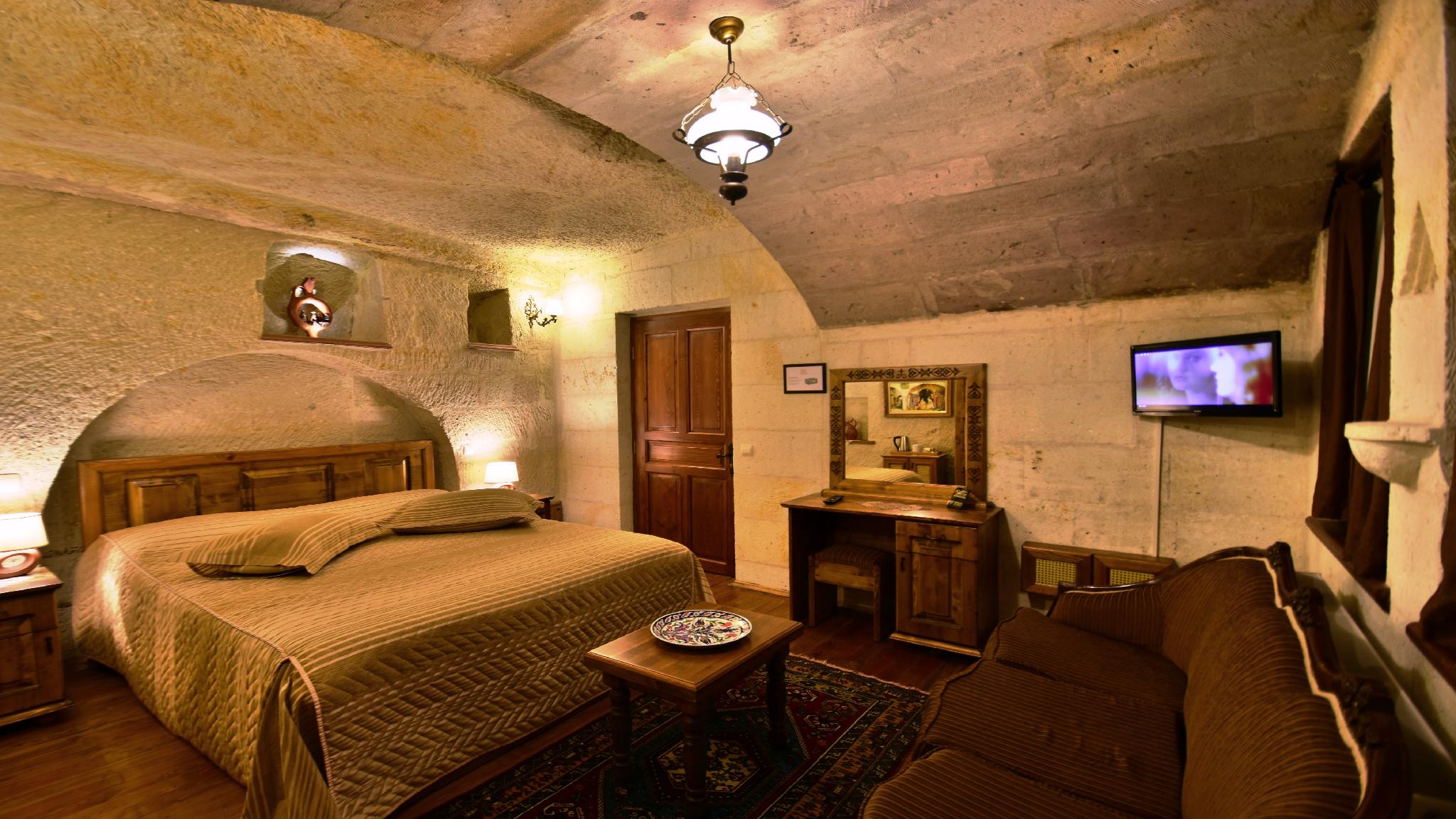 Cave, Standard, Queen Bed