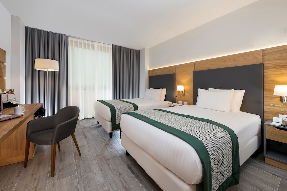 HOLIDAY INN NAPLES 35/78