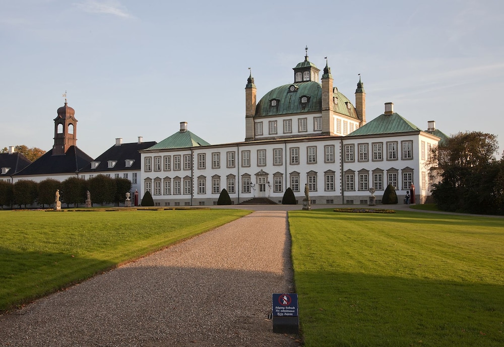 Fredensborg Store Kro 61/66