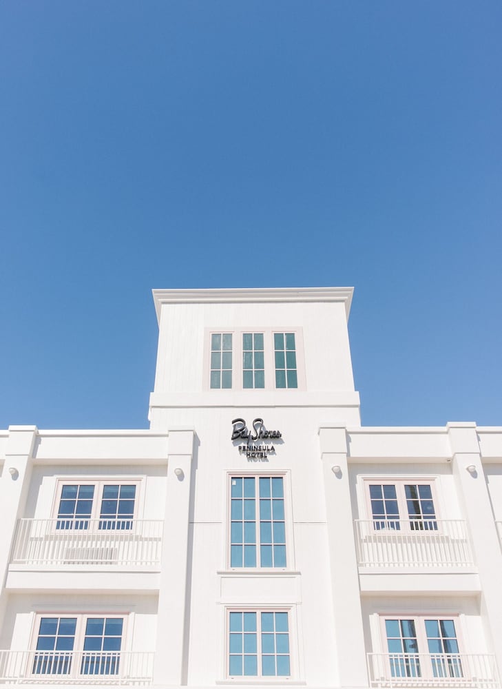 Bay Shores Peninsula Hotel 4/55
