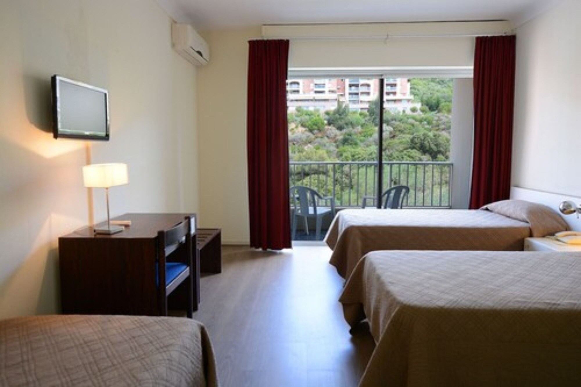 ROOM, TRIPLE, MOUNTAIN SIDE