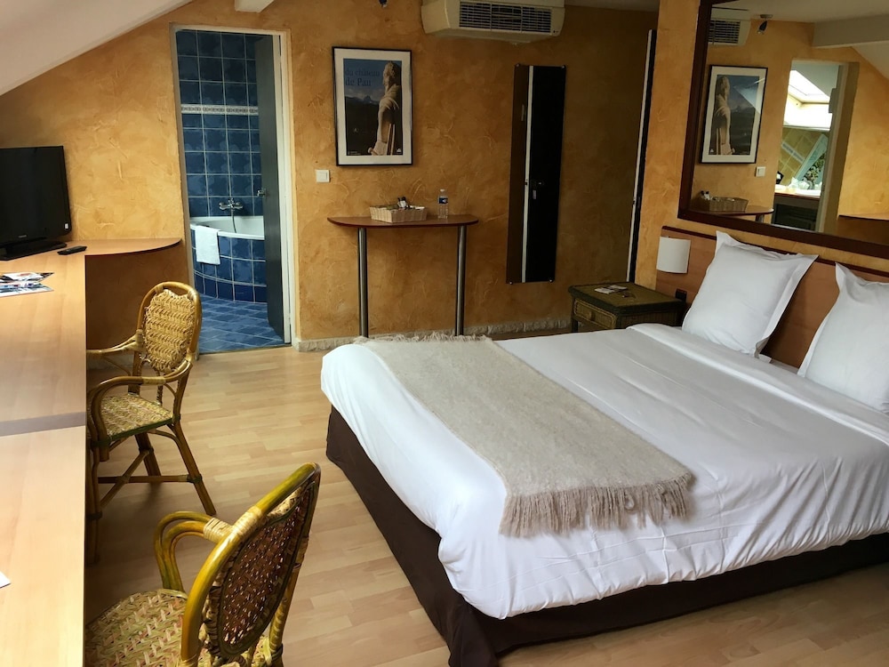 Brit Hotel Bosquet 7/27