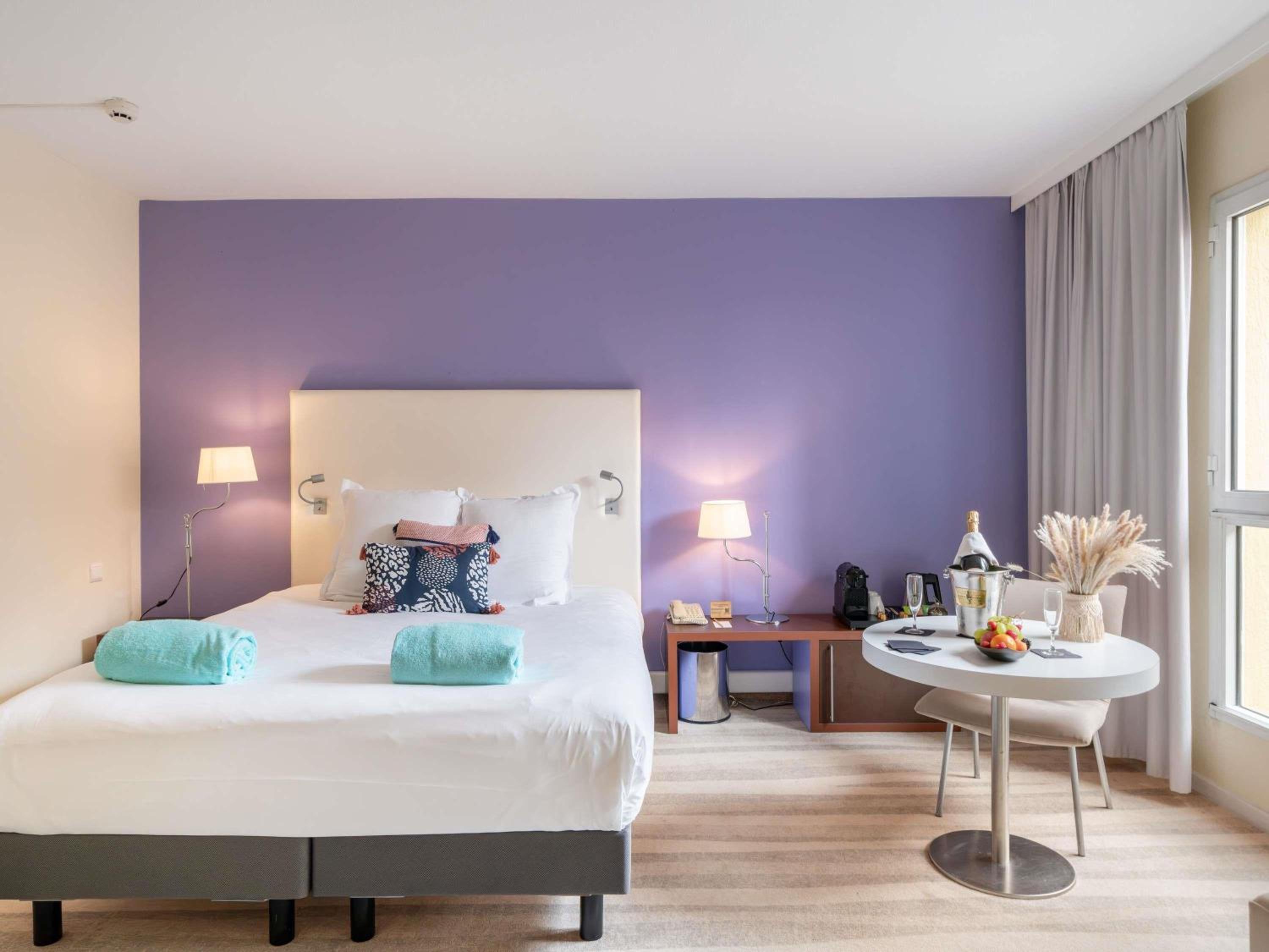 Junior Suite, Queen Bed, Sofa