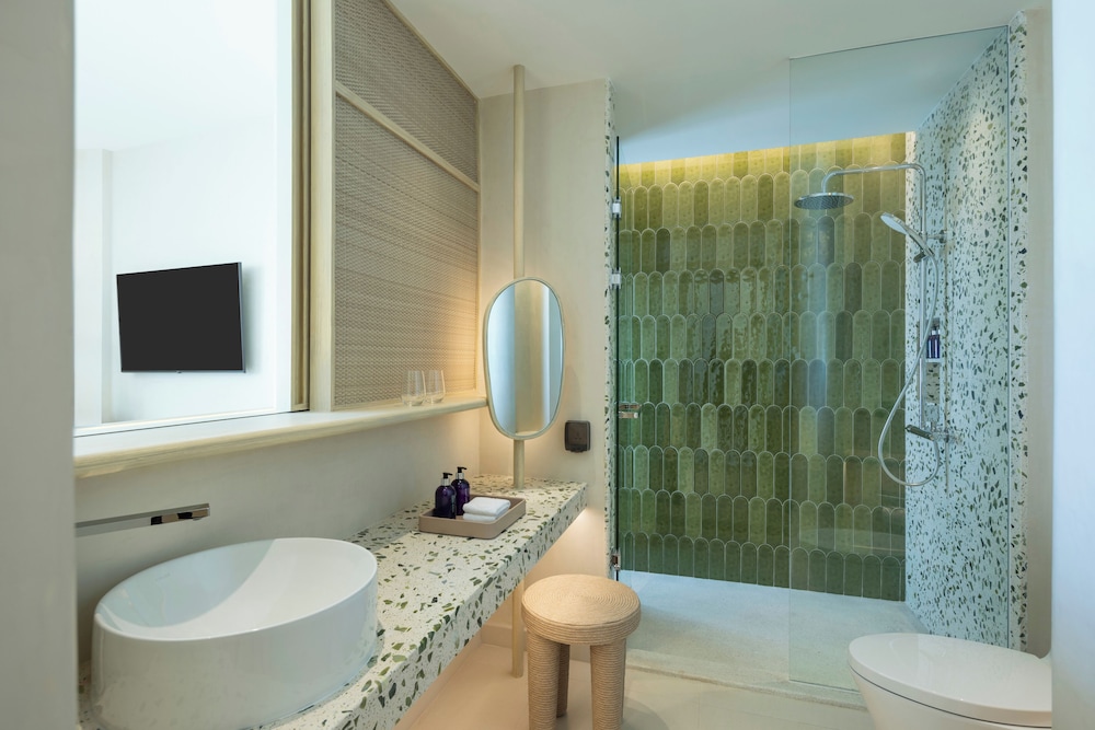 Mirage, King Bed, Beach Front, Jetted Tub