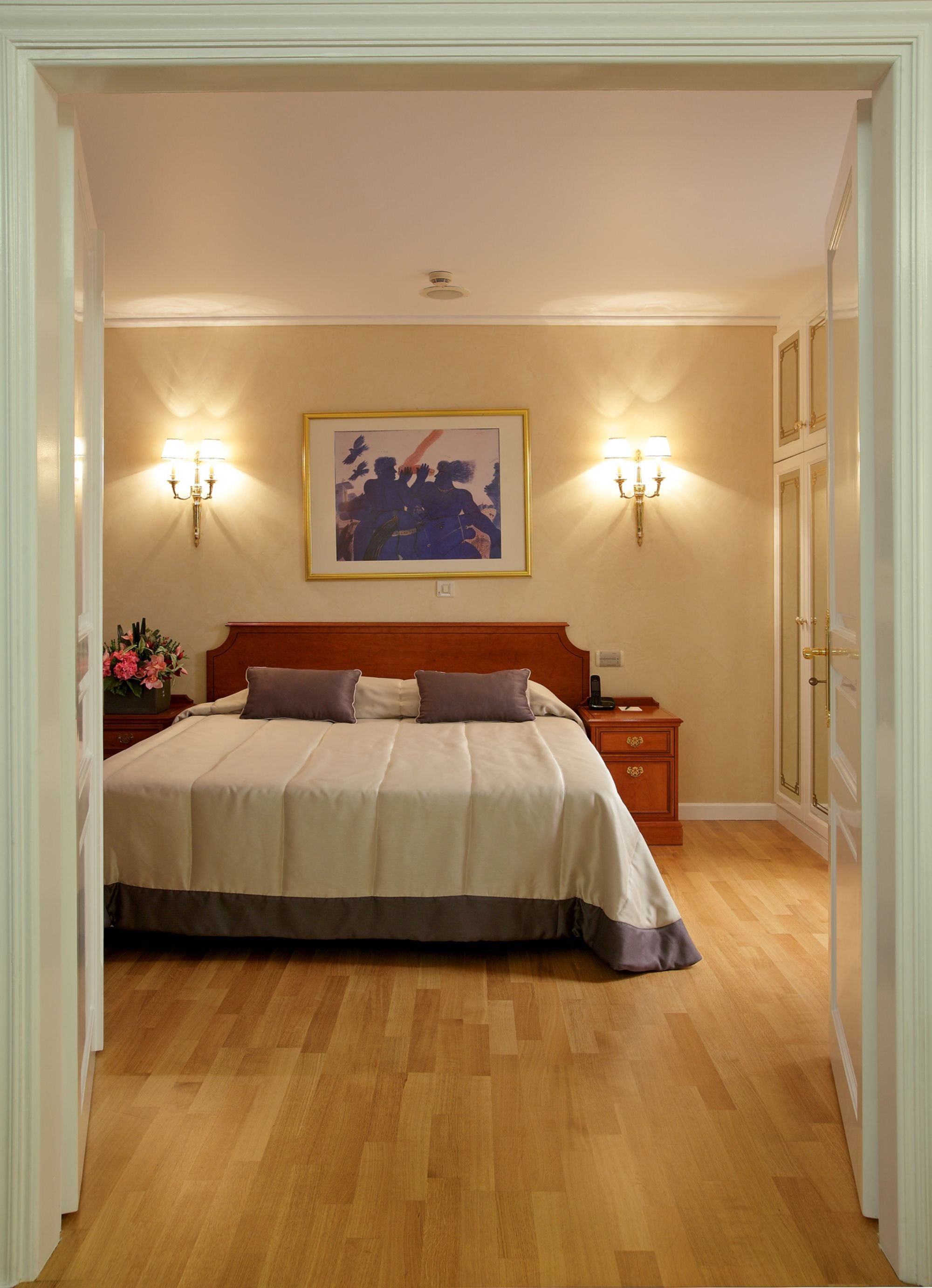 EXECUTIVE, SUITE