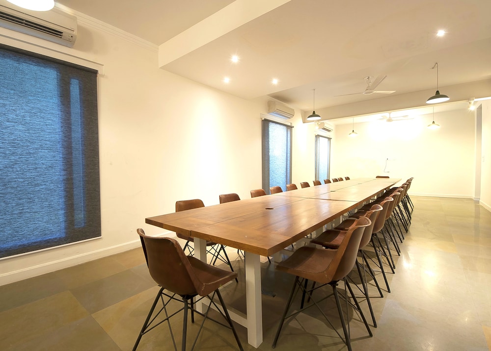 Bloom Boutique - Signature Towers 51/55