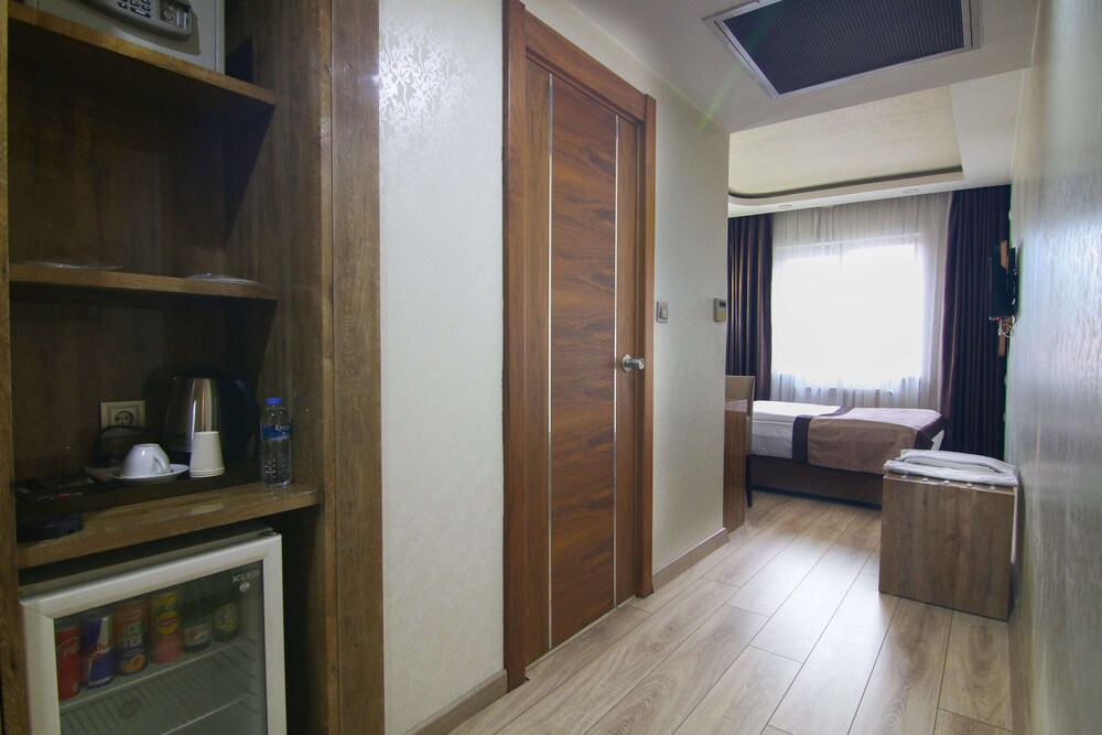 Grand Zara Hotel 49/49
