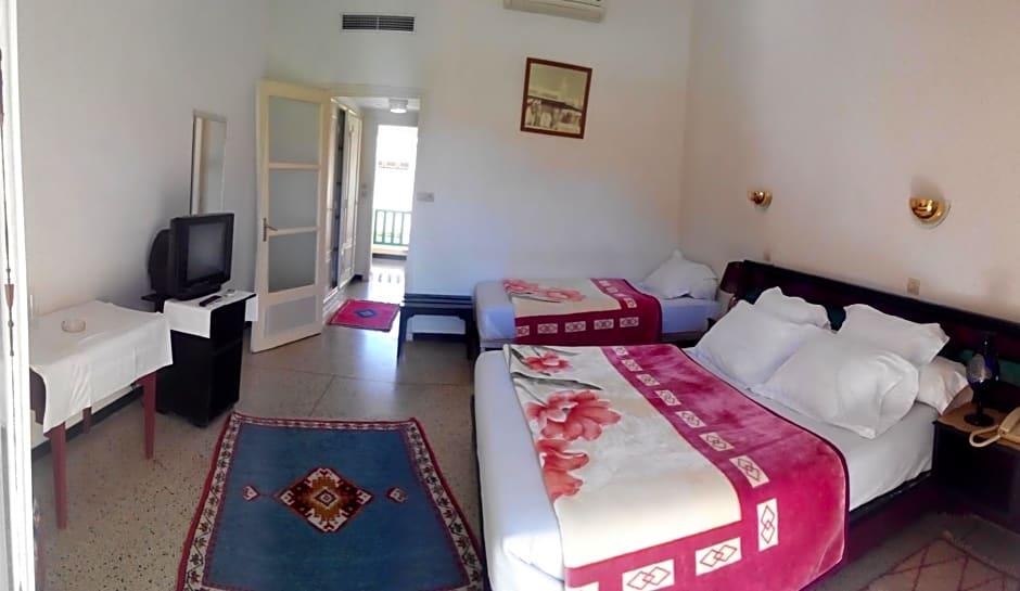 HOTEL LES AMANDIERS 13/39