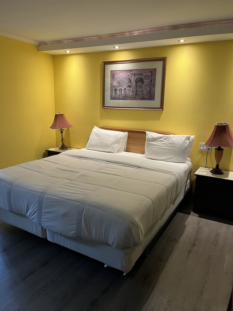 777 Motor Inn Huntington Beach 20/45