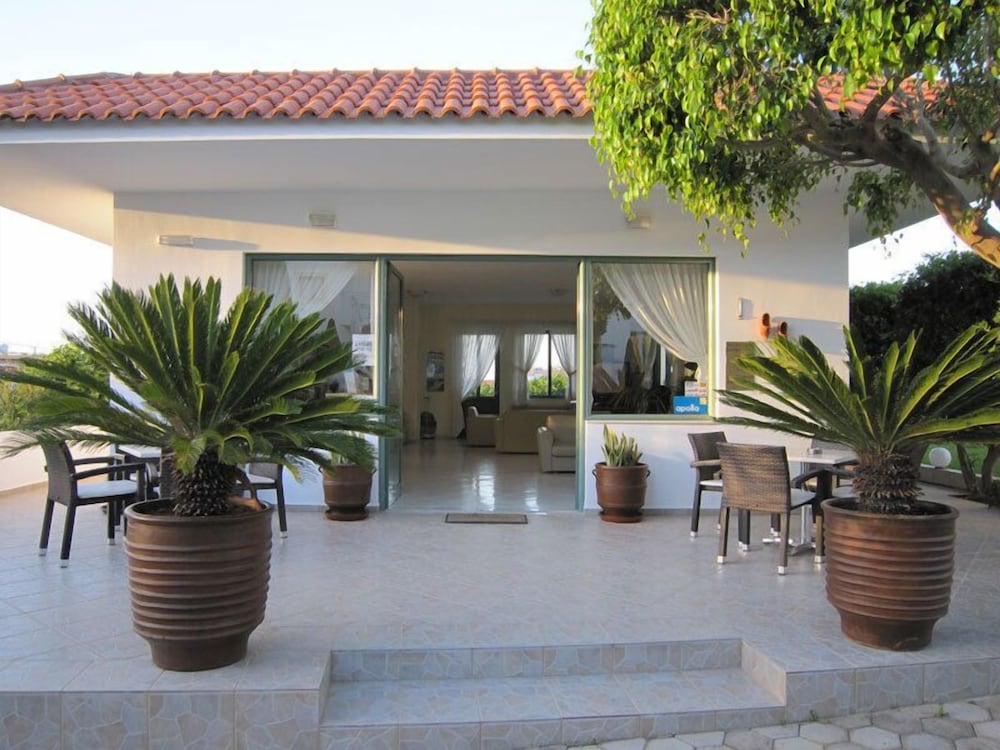 Nikolas Villas Apartments 7/43