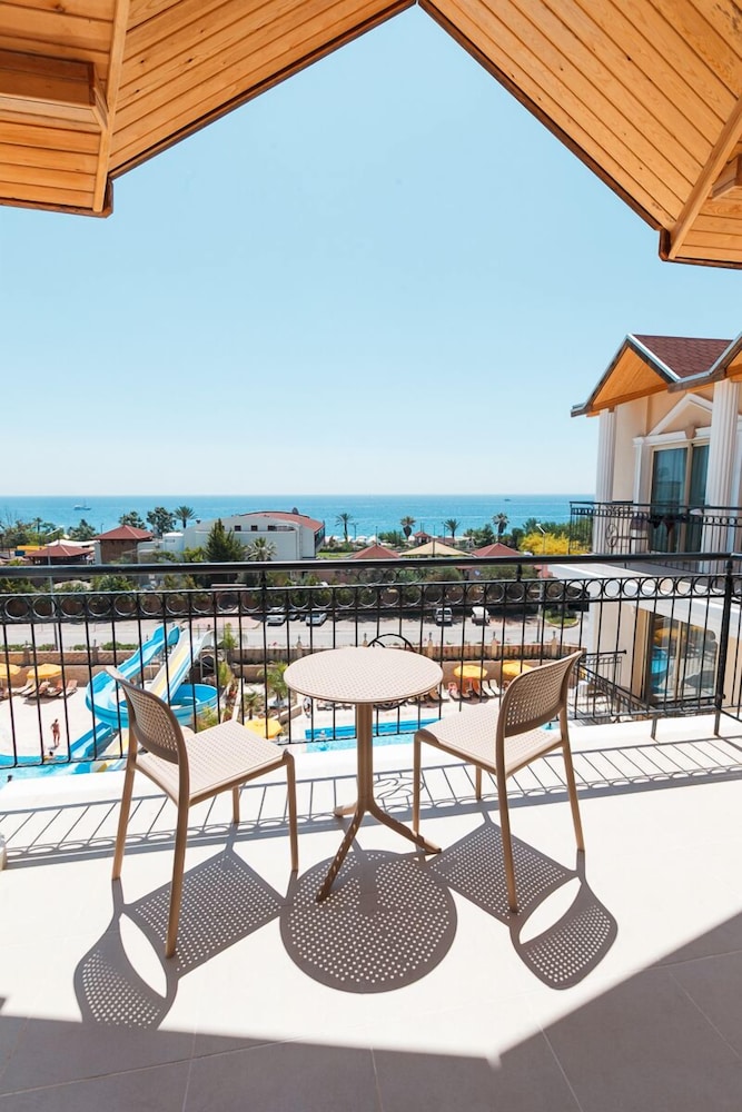 L'Oceanica Beach Resort Hotel 32/50