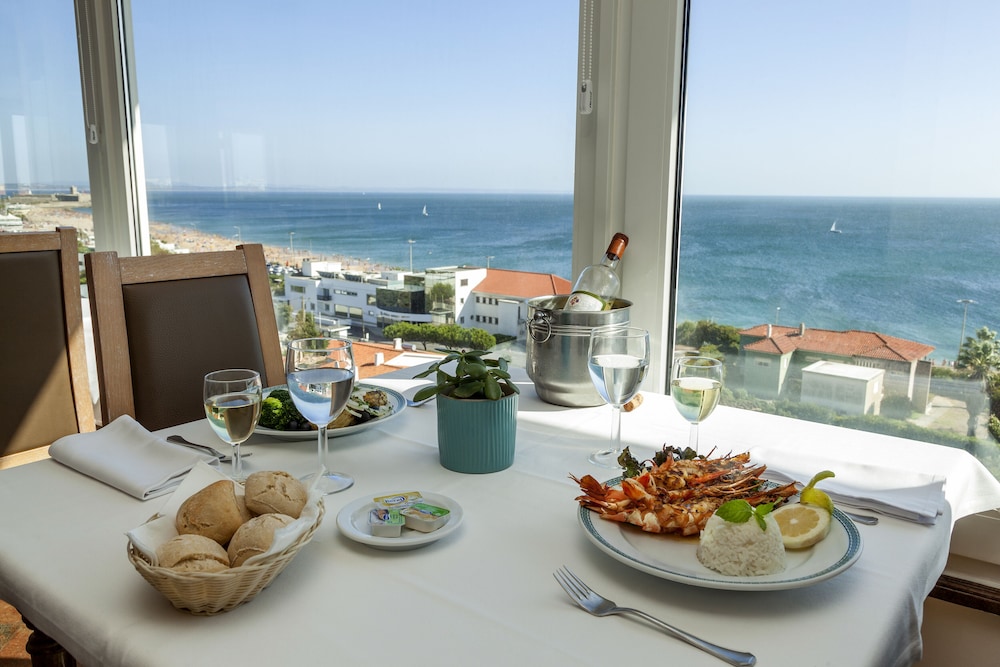 Carcavelos Beach Hotel 42/63