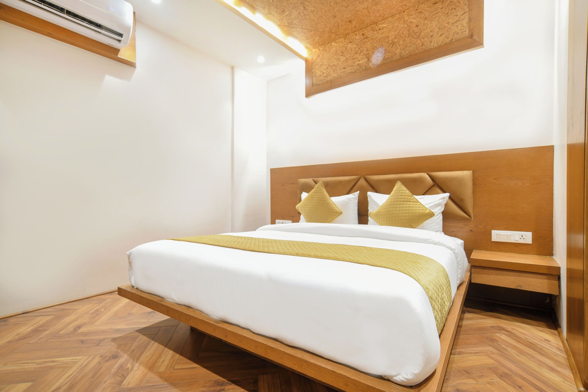 Super, Prime, Deluxe, King and Queen Bed, 3 Beds
