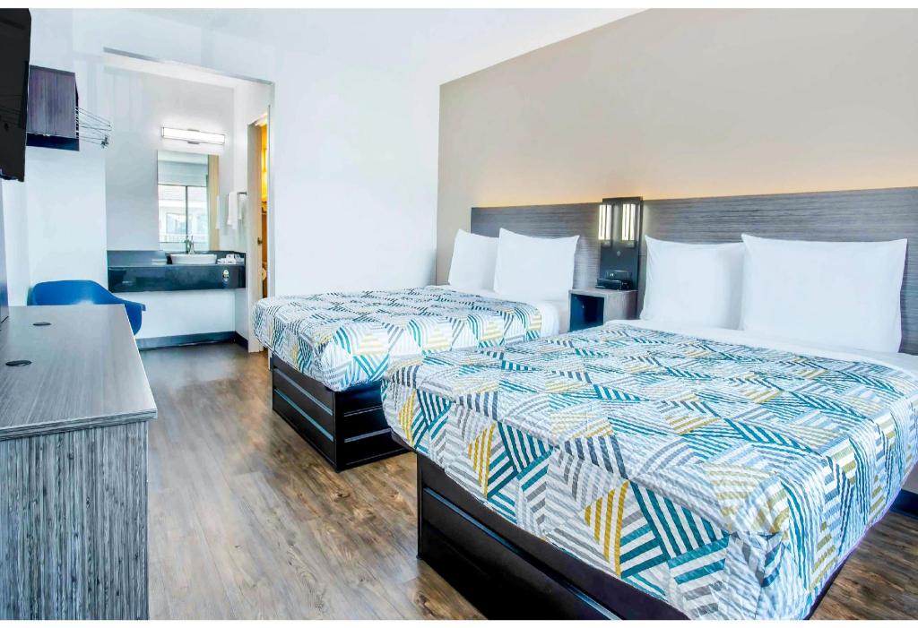 2 Full Beds - Non-Smoking