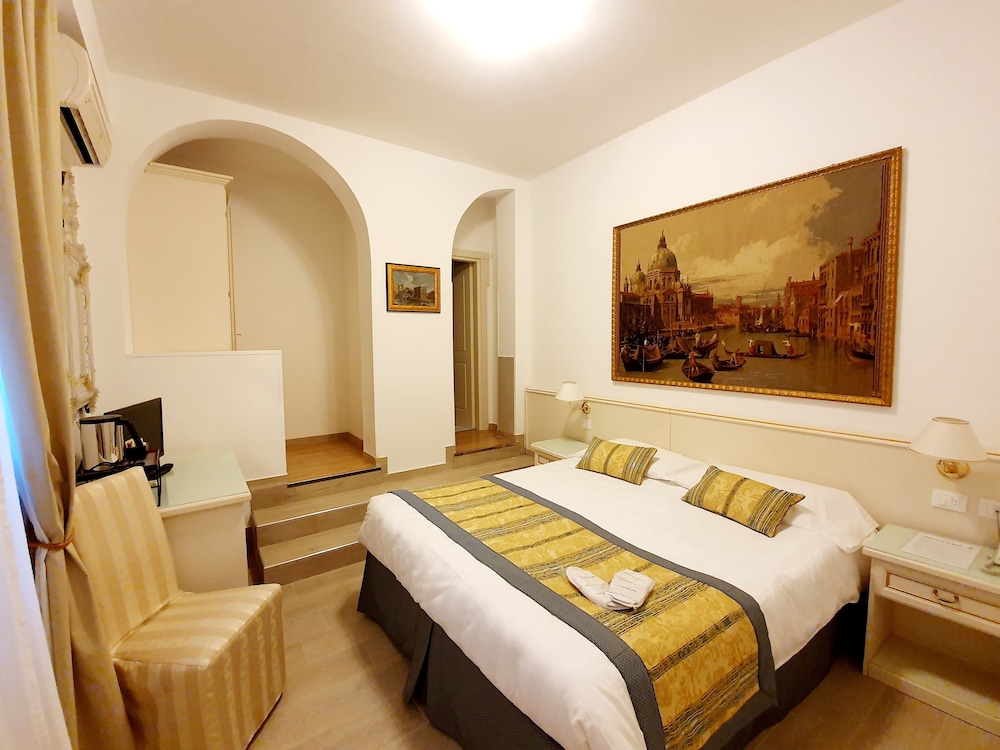Corte dei Greci 17/54