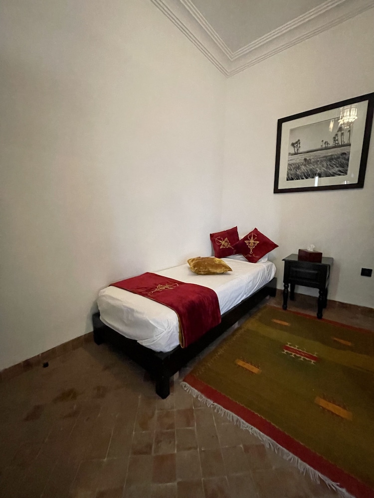 غرفة عائلية بسرير كوين وسريرين منفصلين بإطلالة على الفناء بغرفة نوم واحدة، Riad Dar Foundouk & Spa 6/10