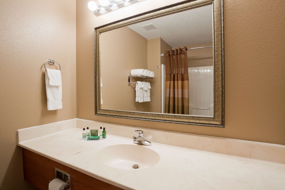 GrandStay Residential Suites - Eau Claire 48/49