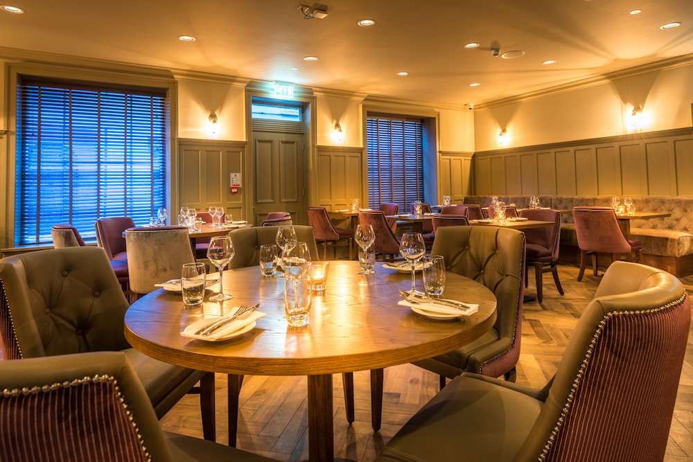 Bishop S Gate Hotel 38/43