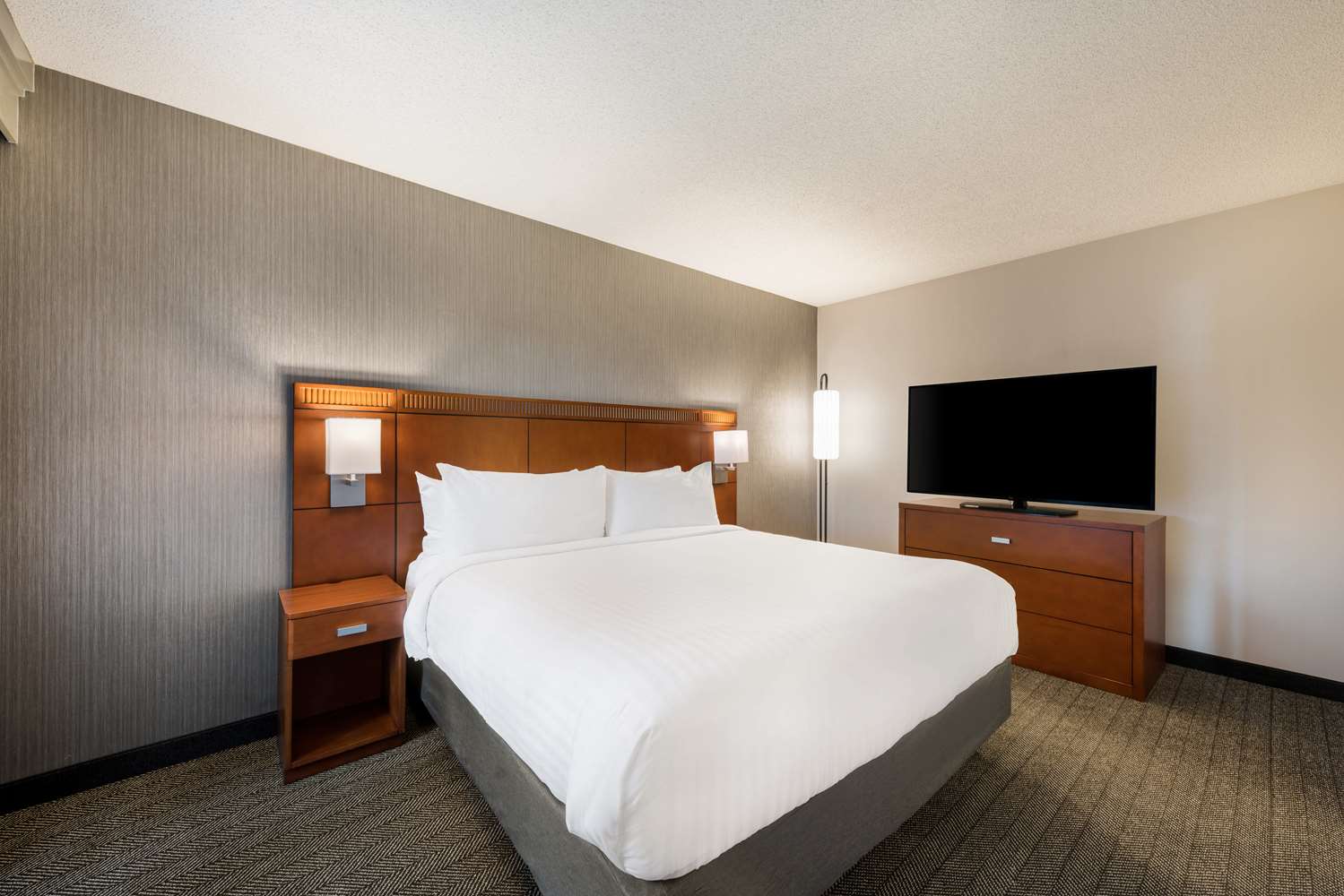 1 Bedroom, Suite, King Bed, Sofa