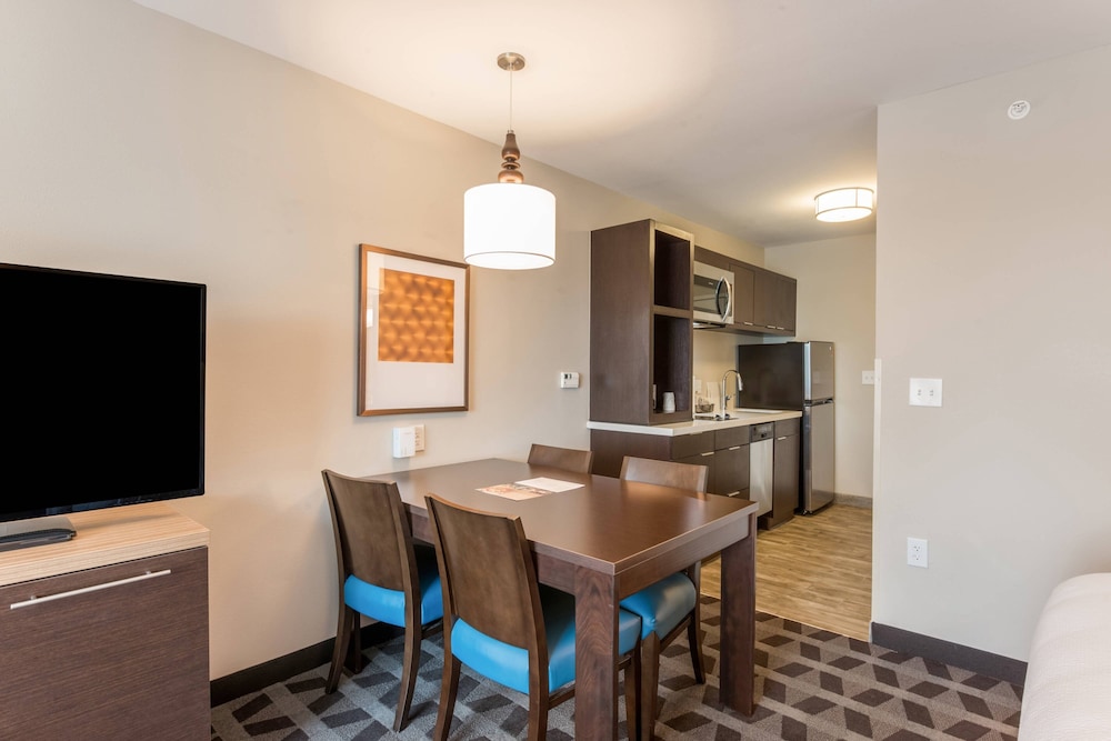 TownePlace Suites by Marriott Greensboro Coliseum Area 36/41