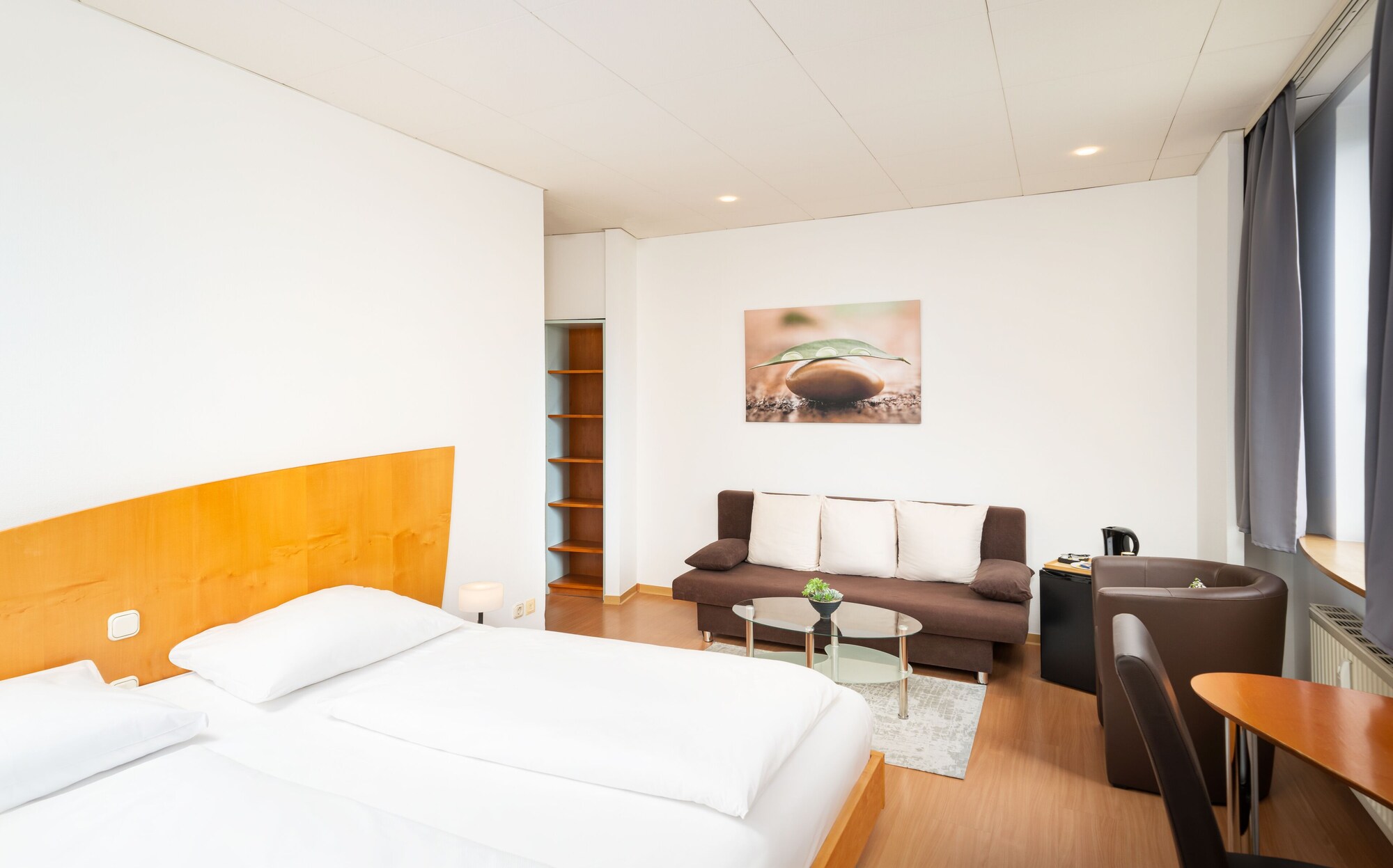 BUSINESS, DOUBLE BED