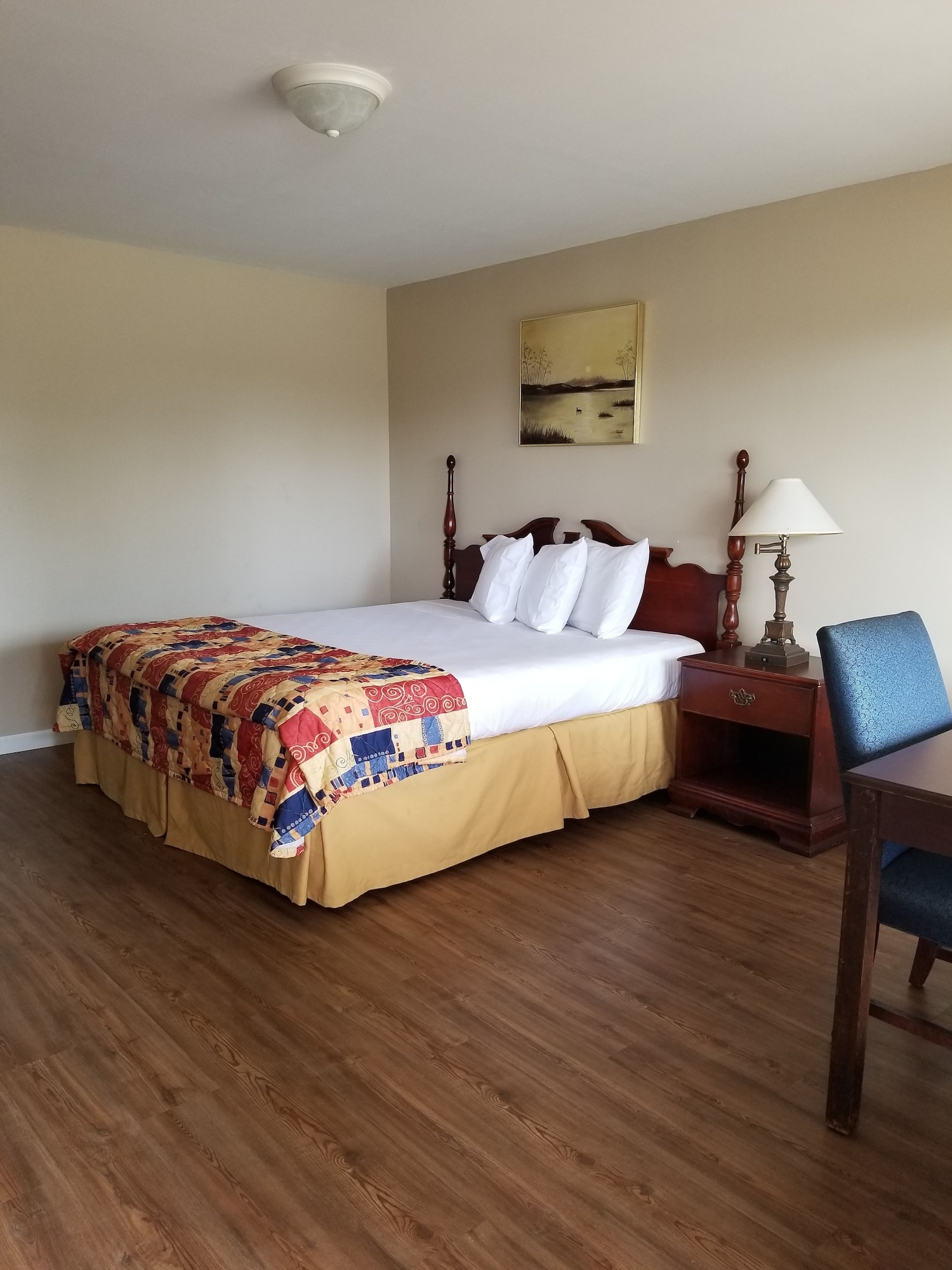 DELUXE, KING BED