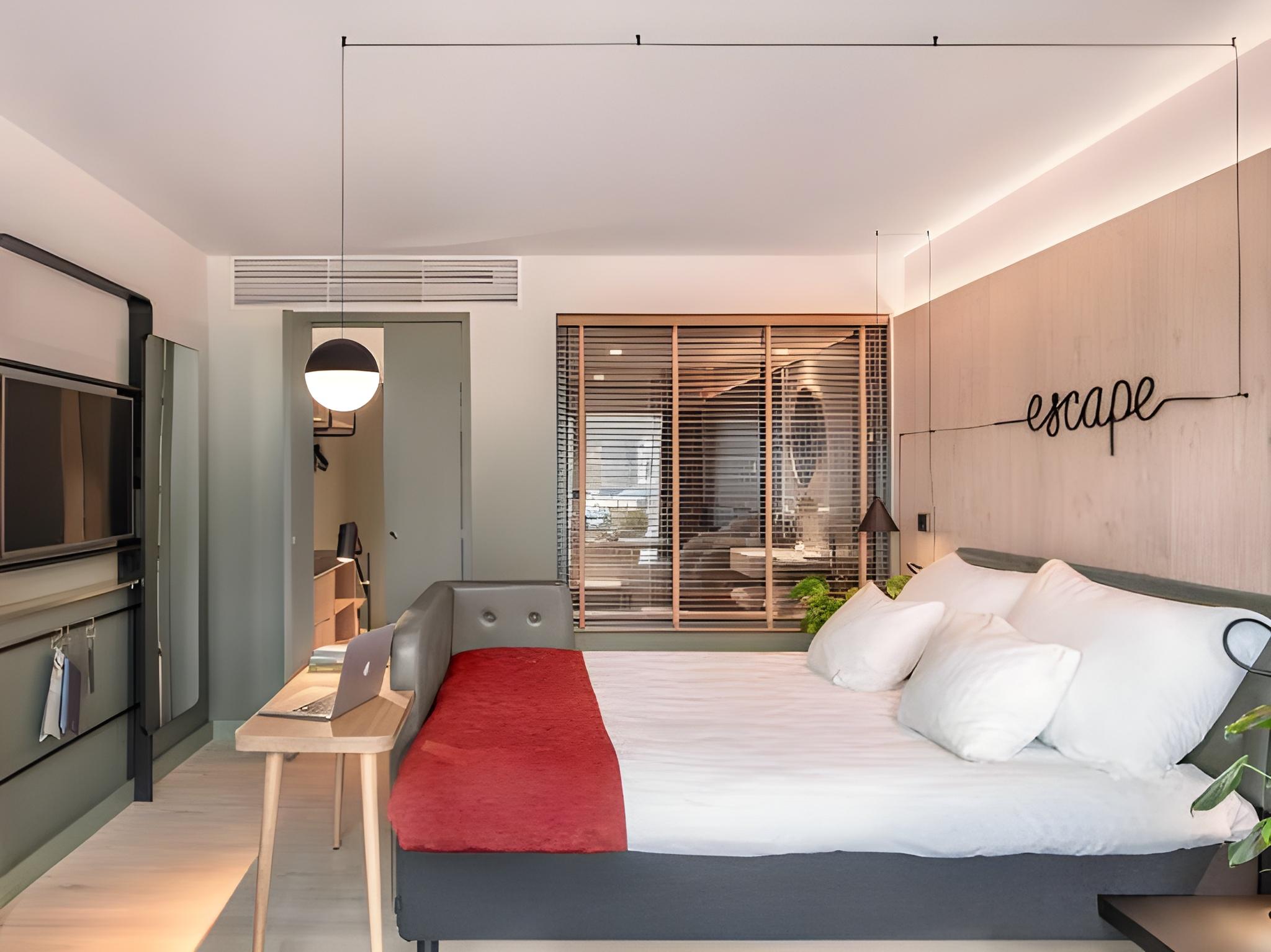 Room, King Bed, Balcony, Large