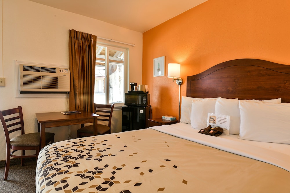 Adventure Inn & Motel 12/43