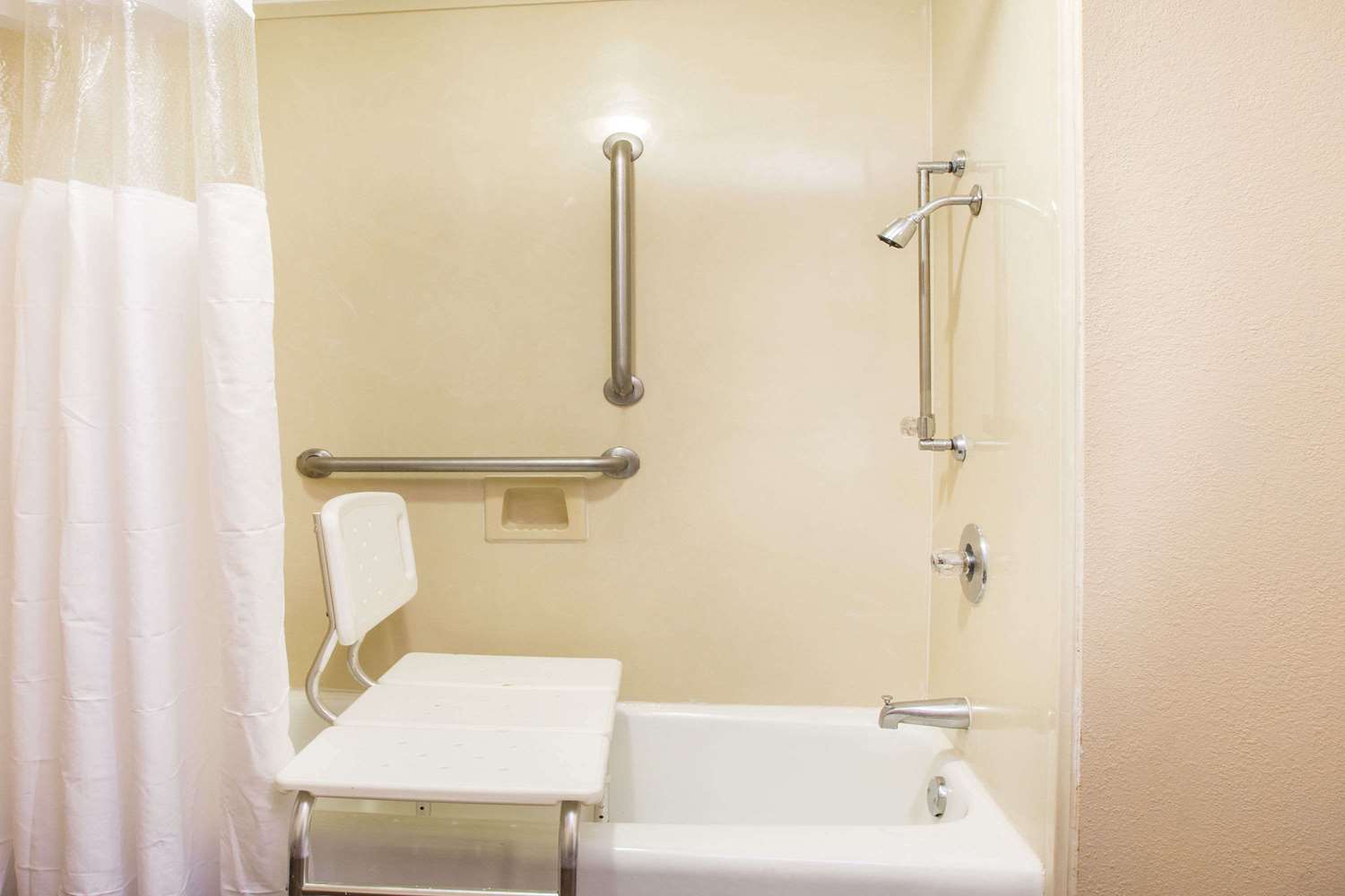 Baymont by Wyndham Mobile I-65 10/10