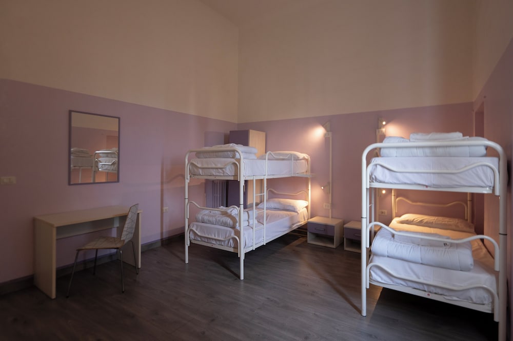 FEMALE DORM, FEMALE ONLY, BASIC, SHARED BATHROOM