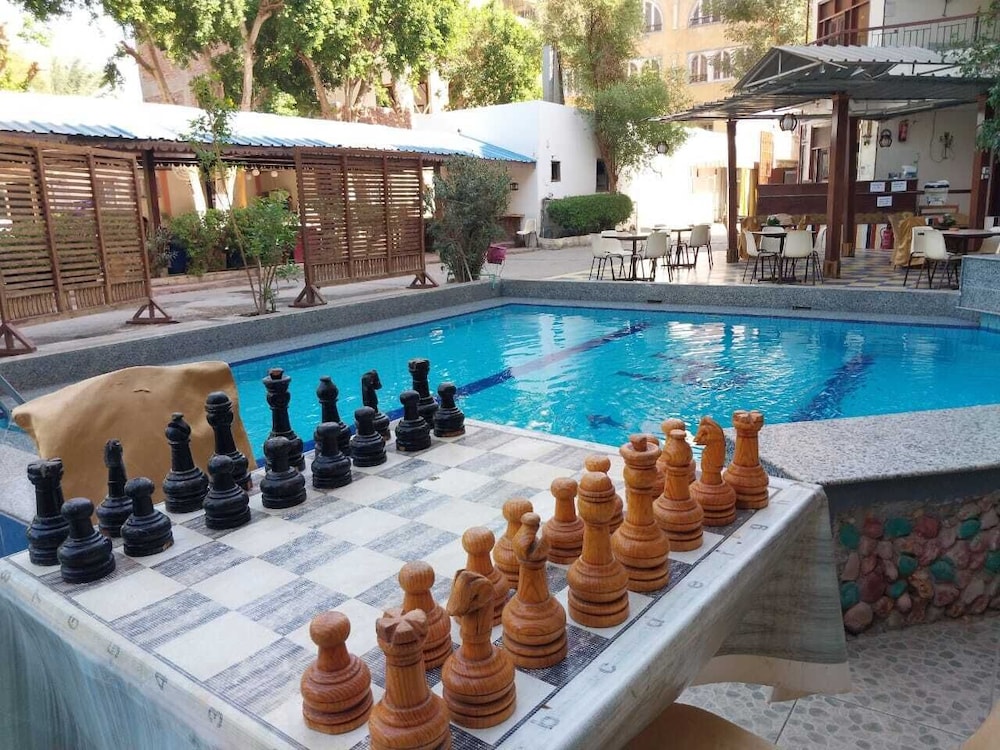 Rezeiky Hotel And Camp Luxor 8/50