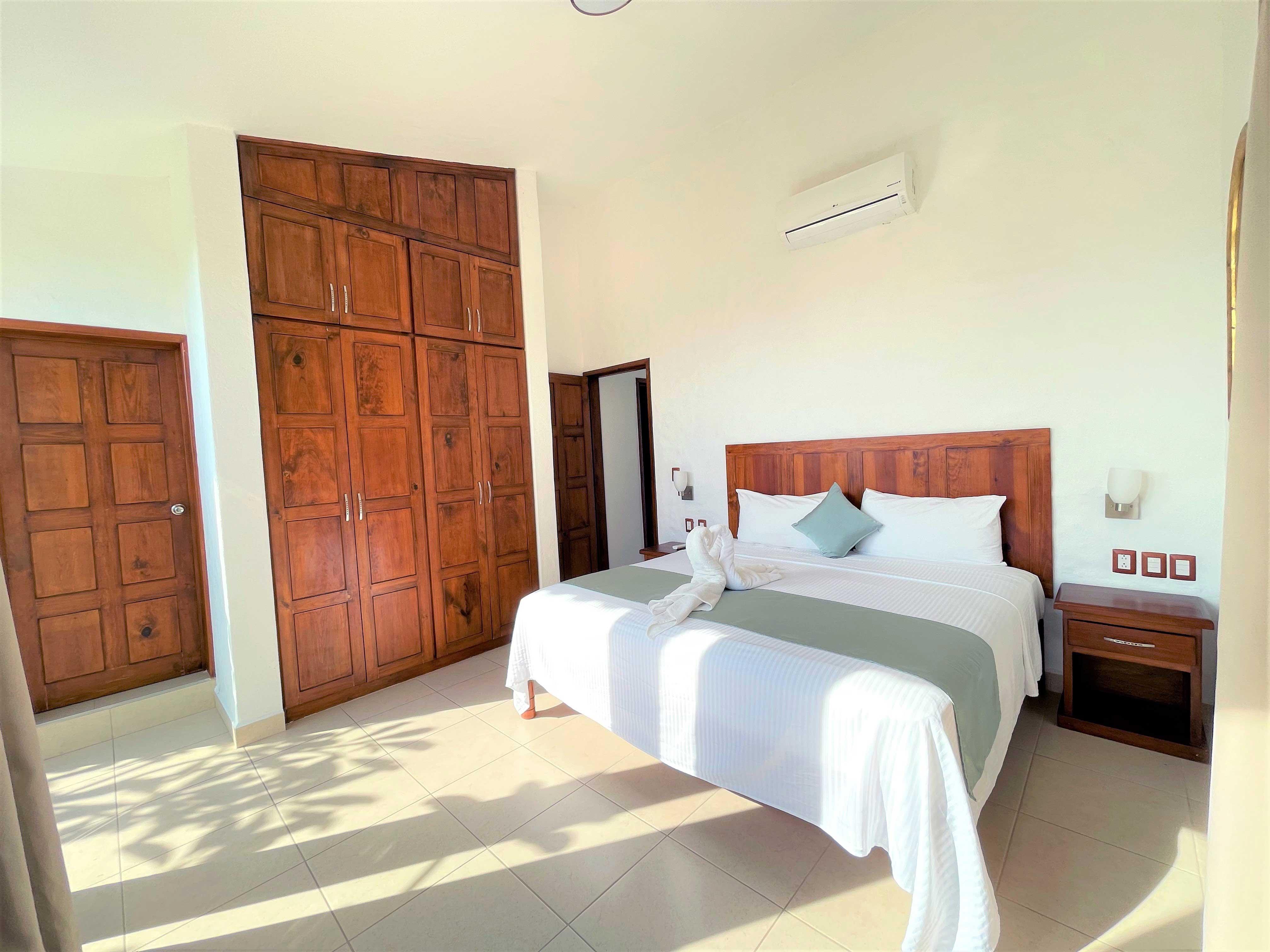 4 Bedrooms, House