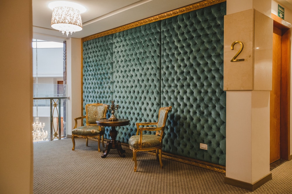 Golden Lis Hotel Boutique 56/76